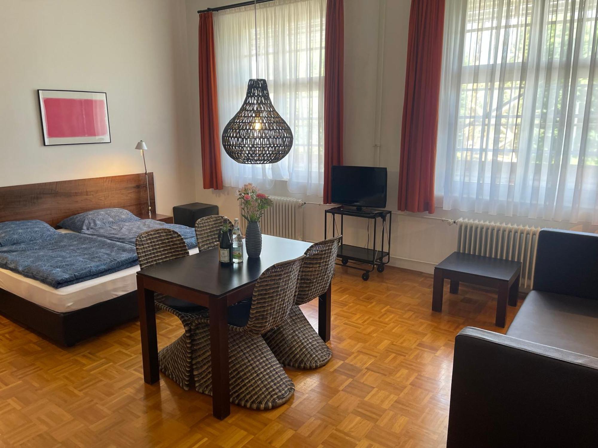 Whliving - Apartments & Studios In Констанц Екстериор снимка