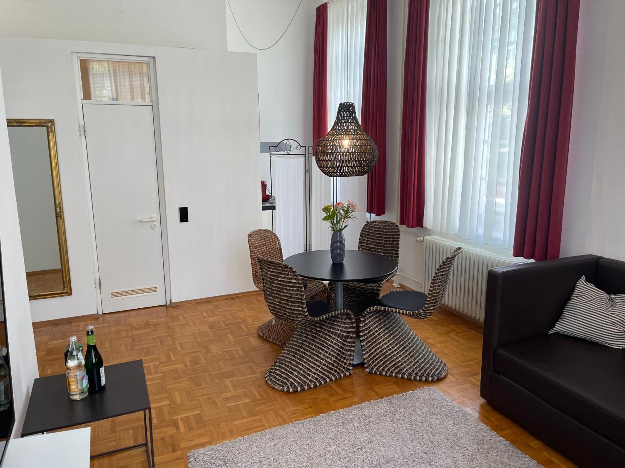 Whliving - Apartments & Studios In Констанц Екстериор снимка